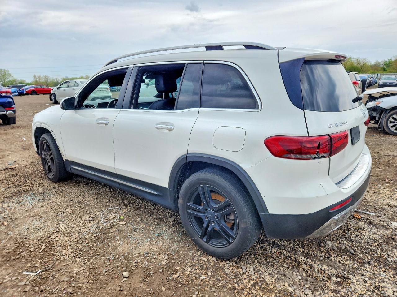 2020 MERCEDES-BENZ GLB 250 photo 3
