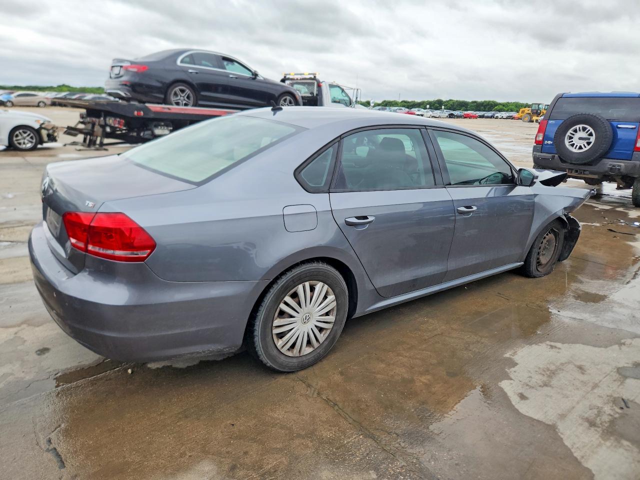 2015 VOLKSWAGEN PASSAT S photo 5