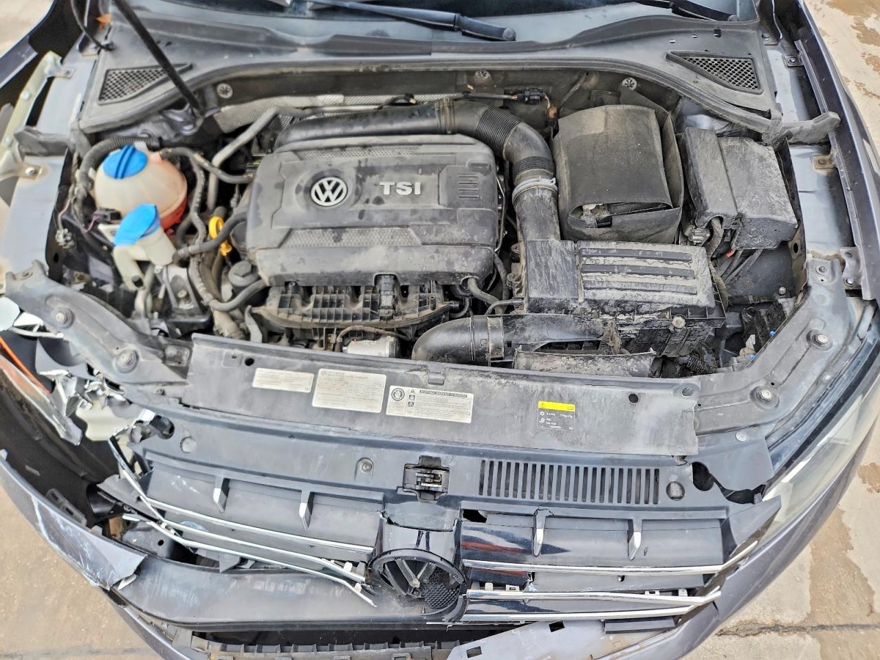 2015 VOLKSWAGEN PASSAT S photo 21