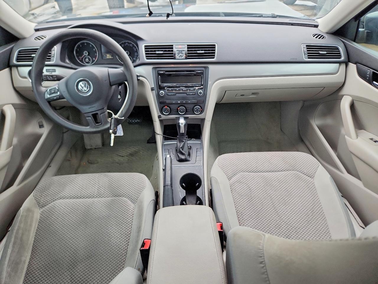 2015 VOLKSWAGEN PASSAT S photo 15