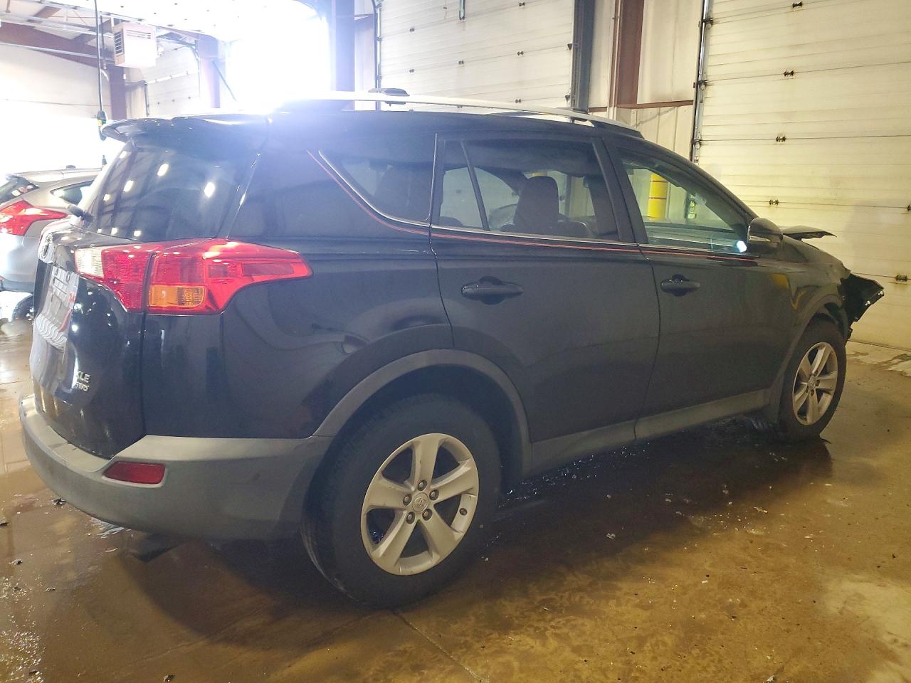 2014 TOYOTA RAV4 XLE photo 5