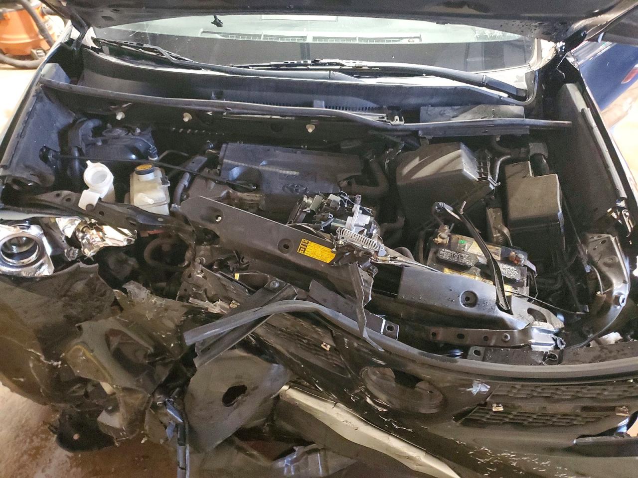 2014 TOYOTA RAV4 XLE photo 23