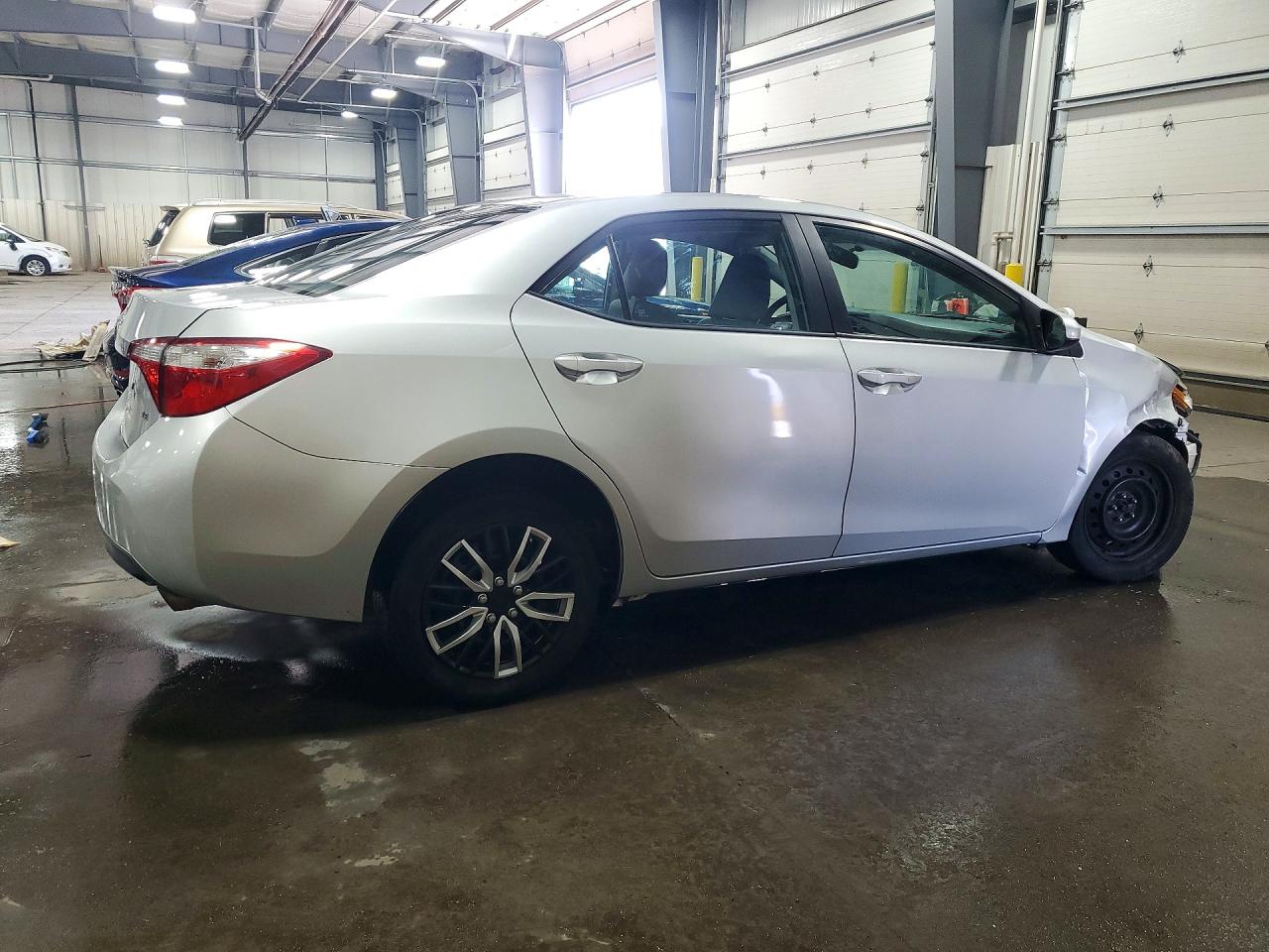 2015 TOYOTA COROLLA LE photo 3