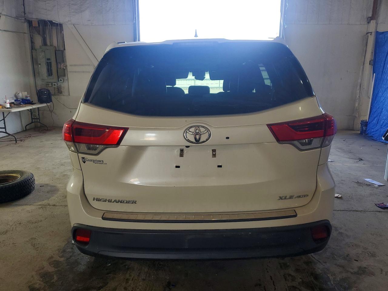 2018 TOYOTA HIGHLANDER XLE photo 16