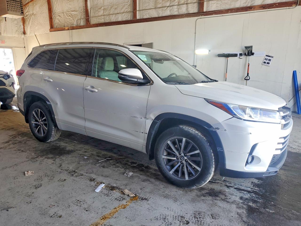 2018 TOYOTA HIGHLANDER XLE photo 10