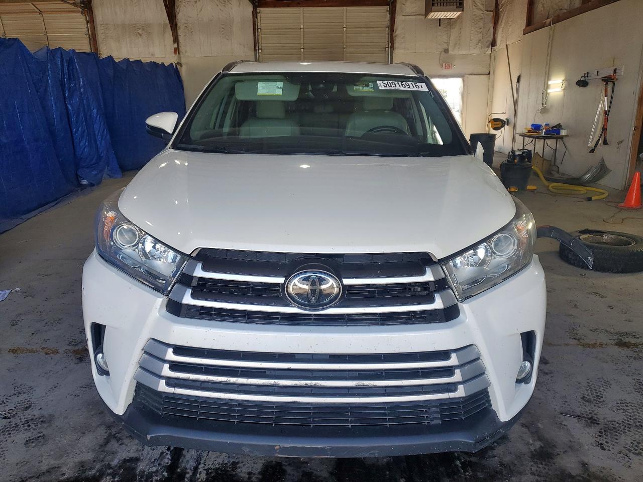 2018 TOYOTA HIGHLANDER XLE photo 13