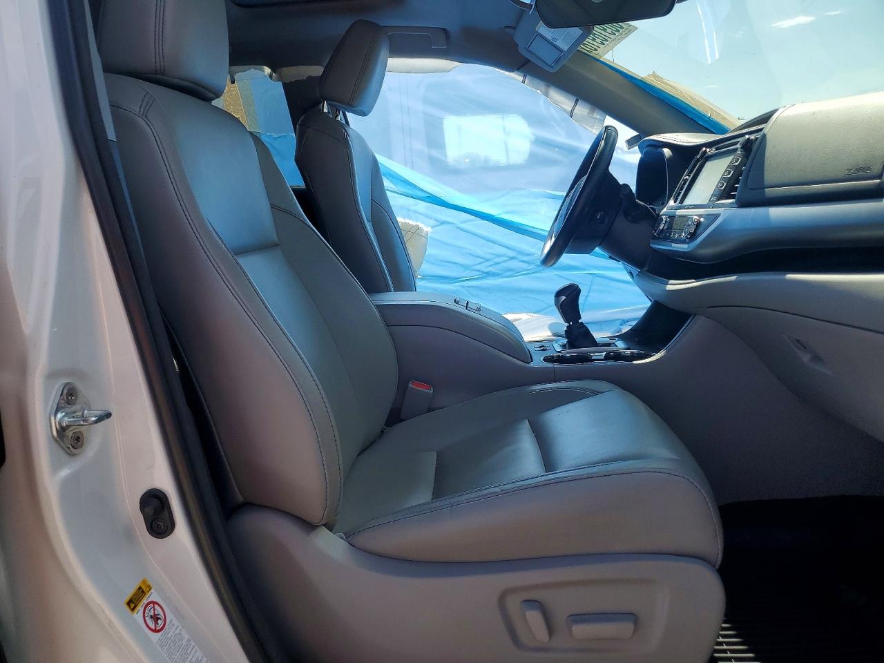 2018 TOYOTA HIGHLANDER XLE photo 19