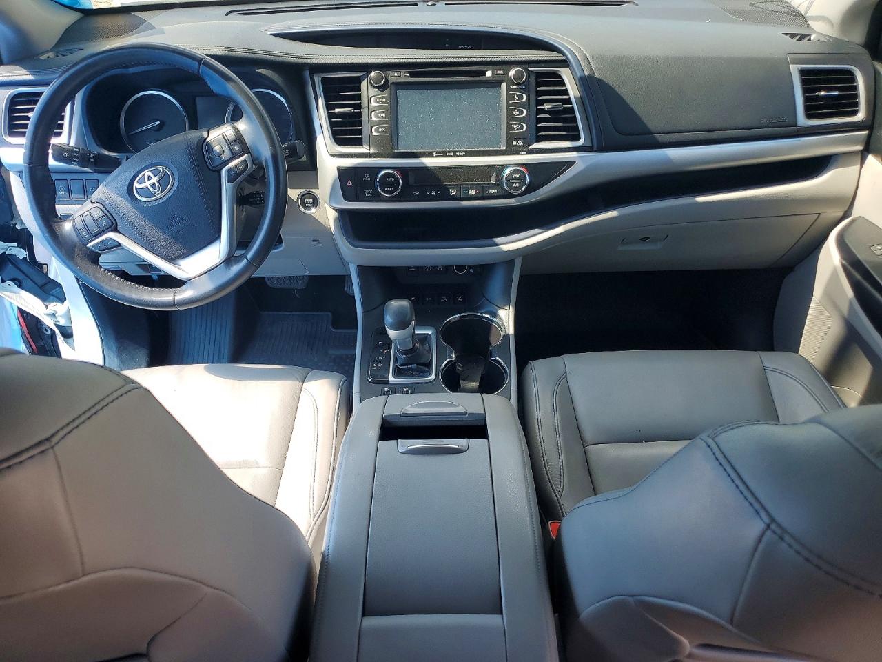 2018 TOYOTA HIGHLANDER XLE photo 22