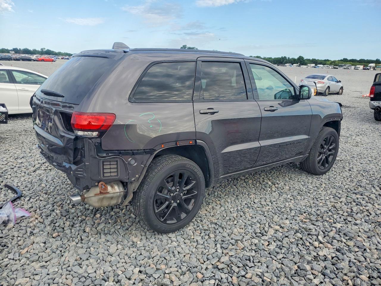 2020 JEEP GRAND CHEROKEE LAREDO photo 3