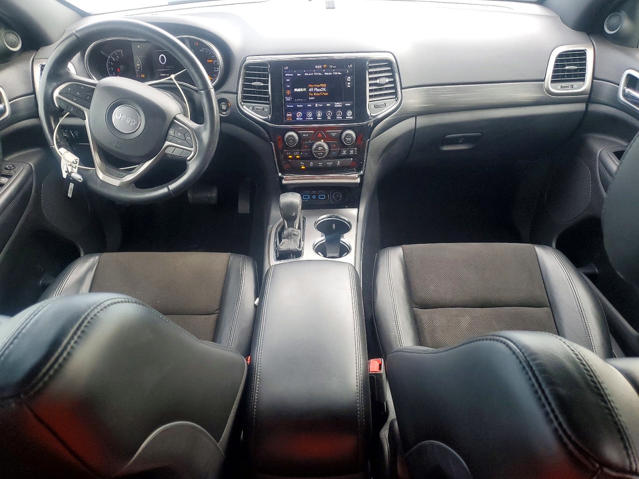 2020 JEEP GRAND CHEROKEE LAREDO photo 8