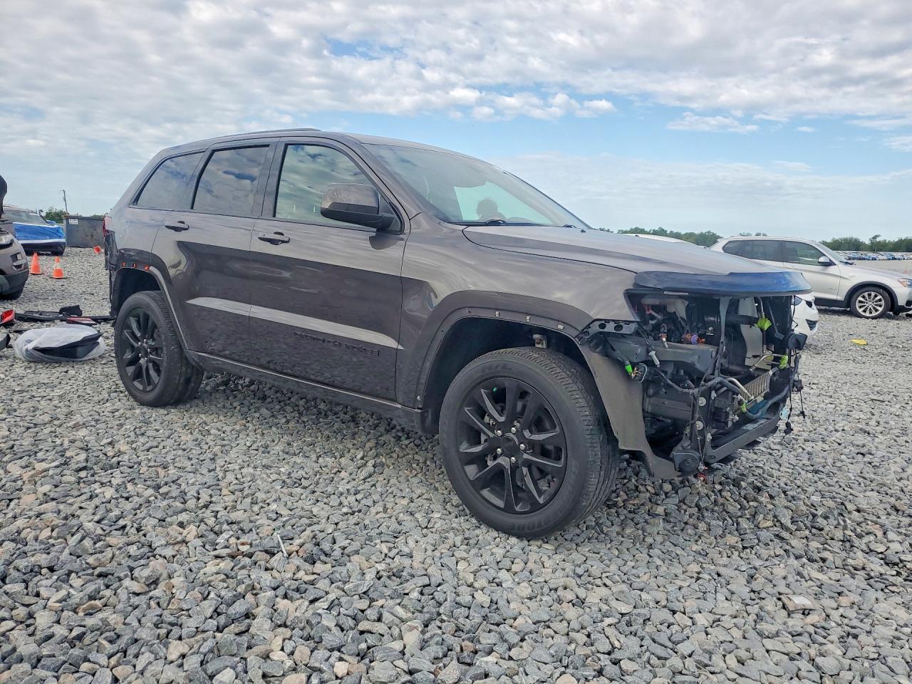 2020 JEEP GRAND CHEROKEE LAREDO photo 4
