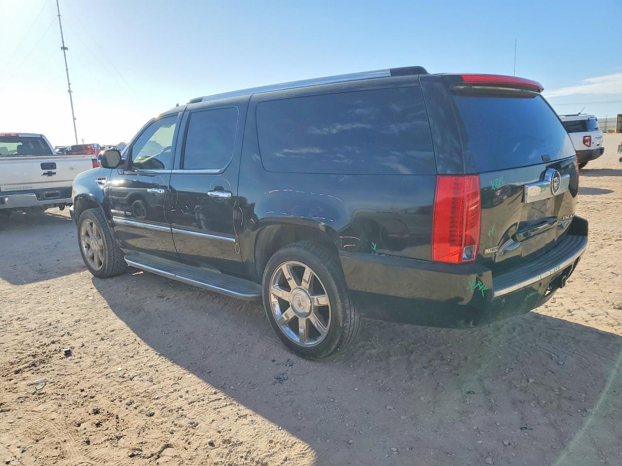 2011 CADILLAC ESCALADE ESV LUXURY photo 4