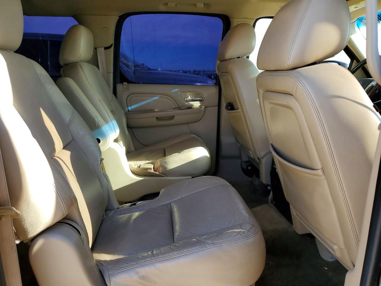 2011 CADILLAC ESCALADE ESV LUXURY photo 31