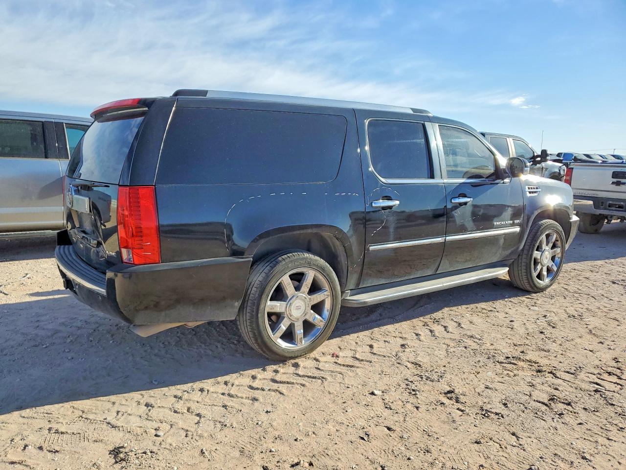 2011 CADILLAC ESCALADE ESV LUXURY photo 7