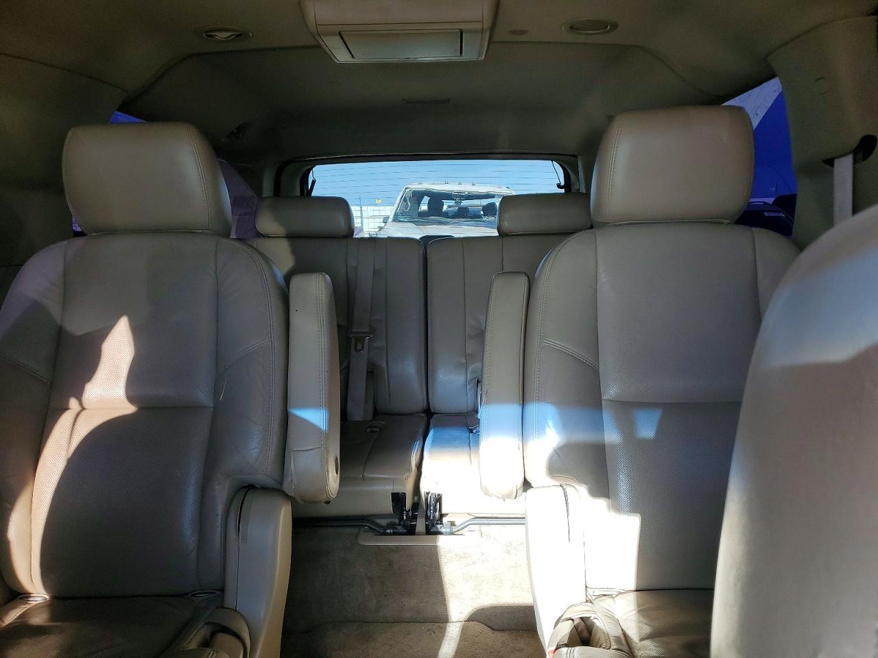 2011 CADILLAC ESCALADE ESV LUXURY photo 28