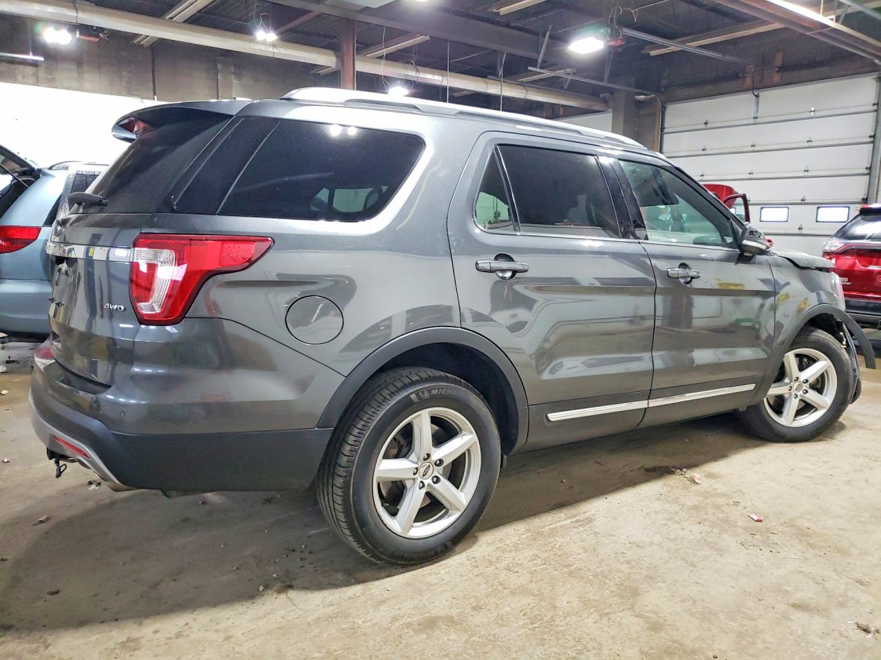 2017 FORD EXPLORER XLT photo 5