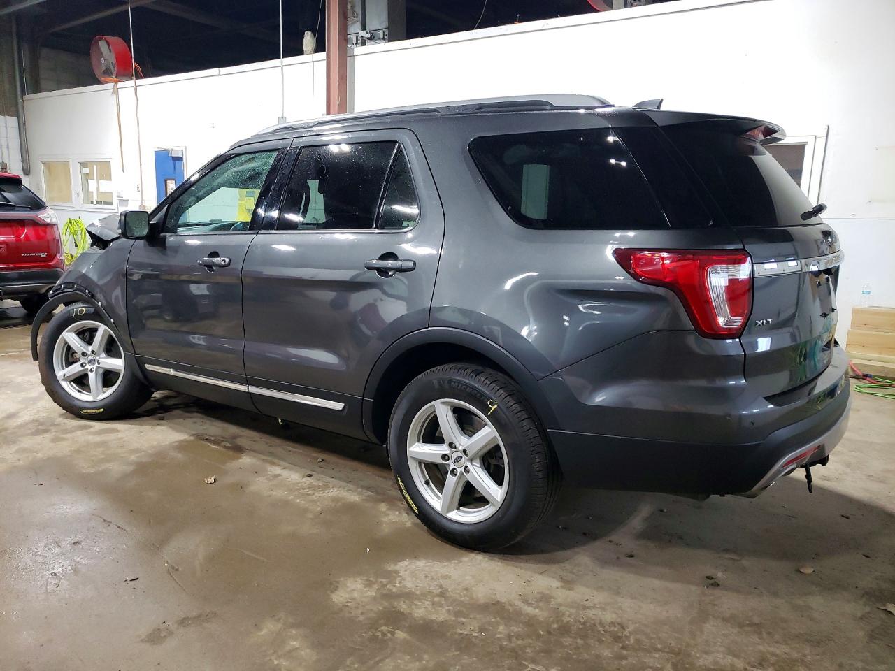 2017 FORD EXPLORER XLT photo 3