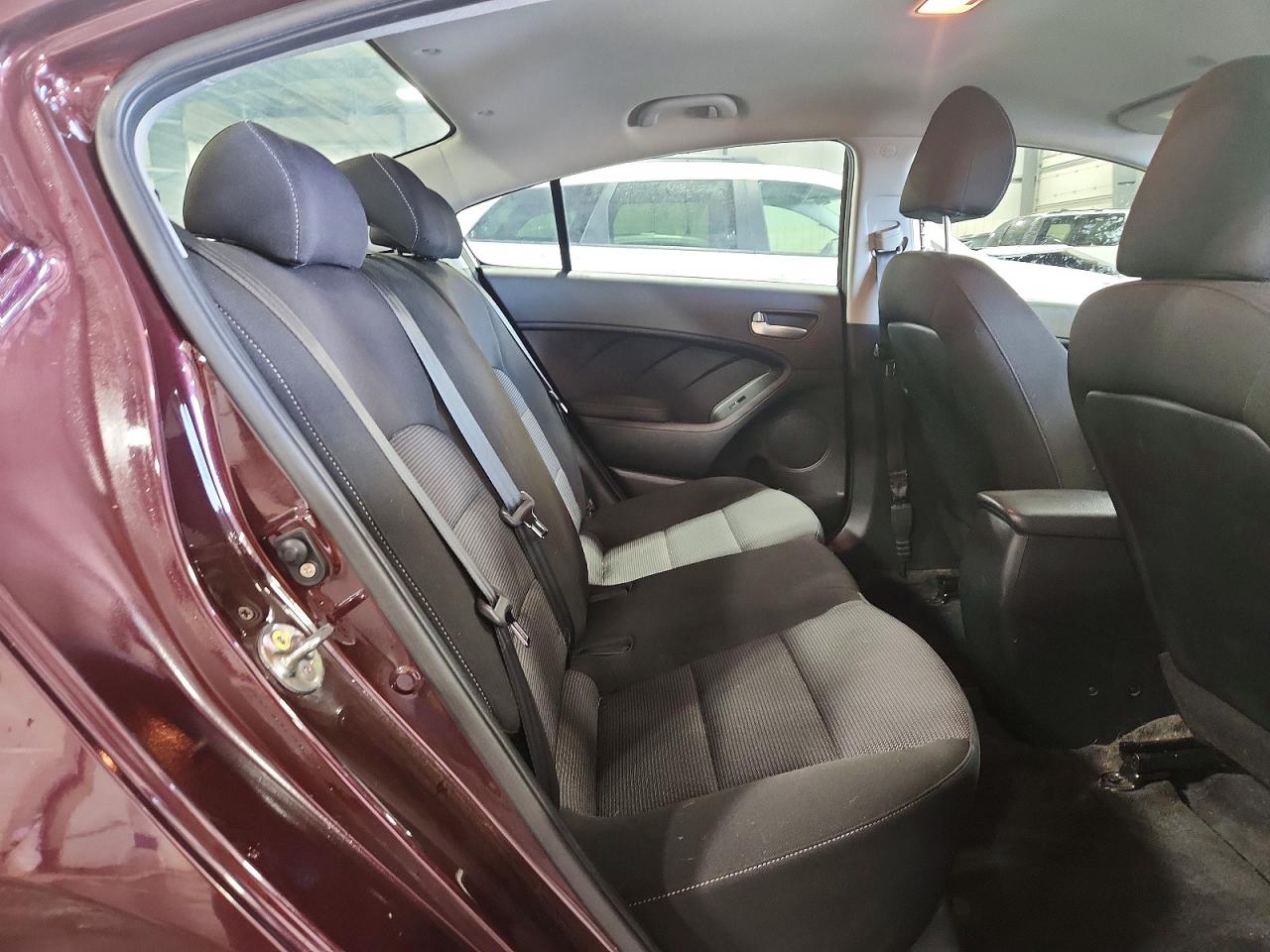 2017 KIA FORTE LX photo 28