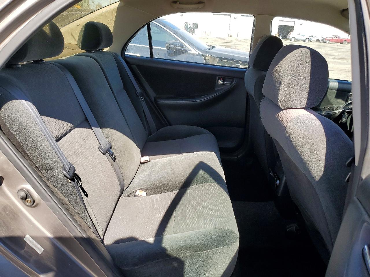 2004 TOYOTA COROLLA S photo 28