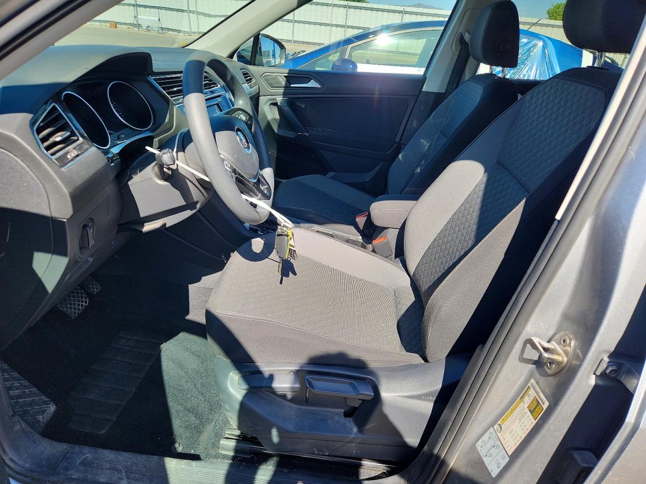 2020 VOLKSWAGEN TIGUAN S photo 13
