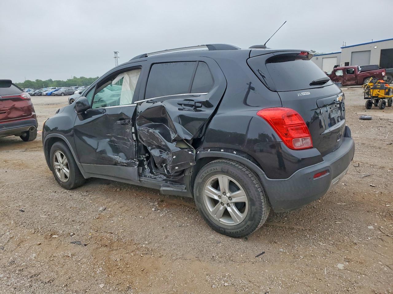 2015 CHEVROLET TRAX photo 2