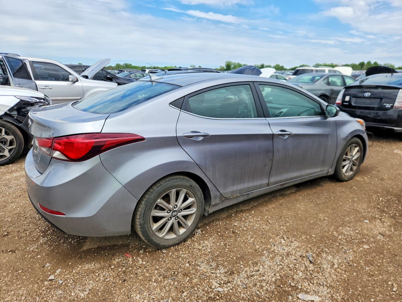 2015 HYUNDAI ELANTRA SE photo 3