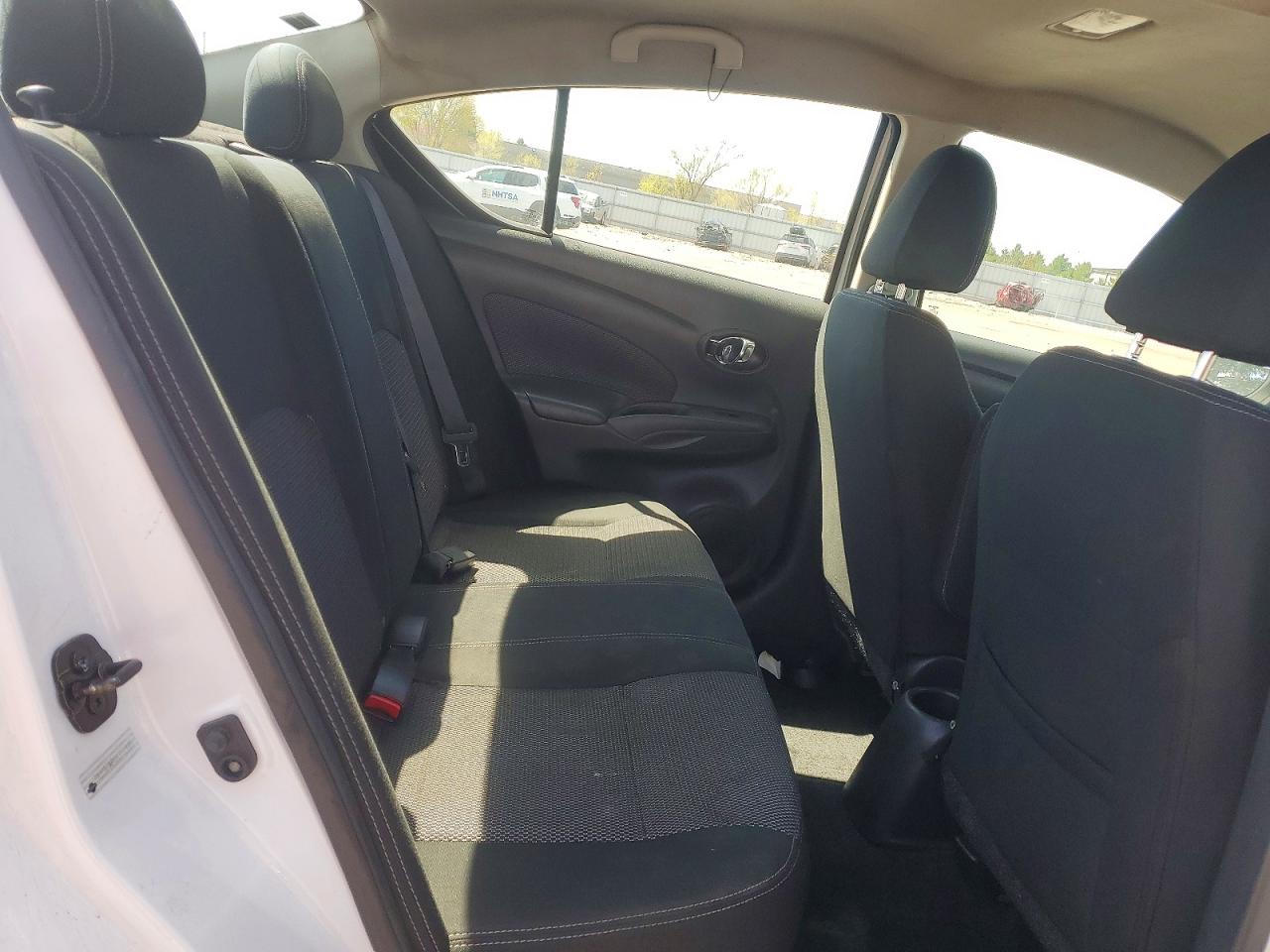2019 NISSAN VERSA SV photo 19