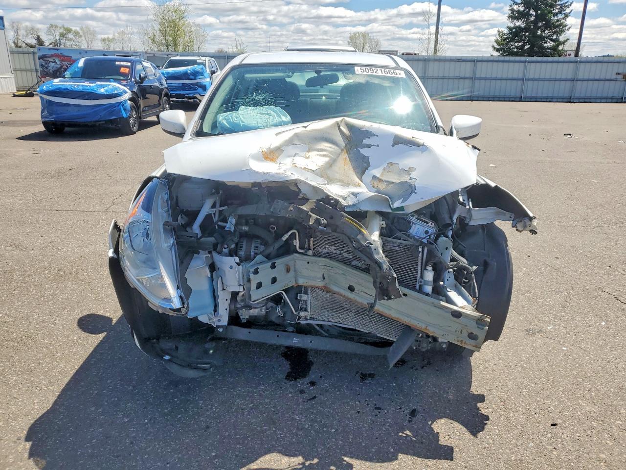 2019 NISSAN VERSA SV photo 9