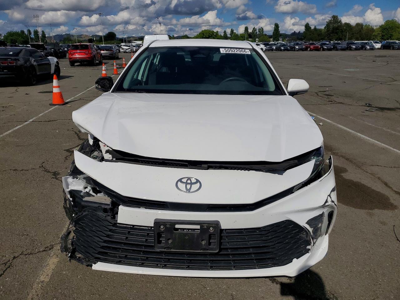 2025 TOYOTA CAMRY LE photo 5