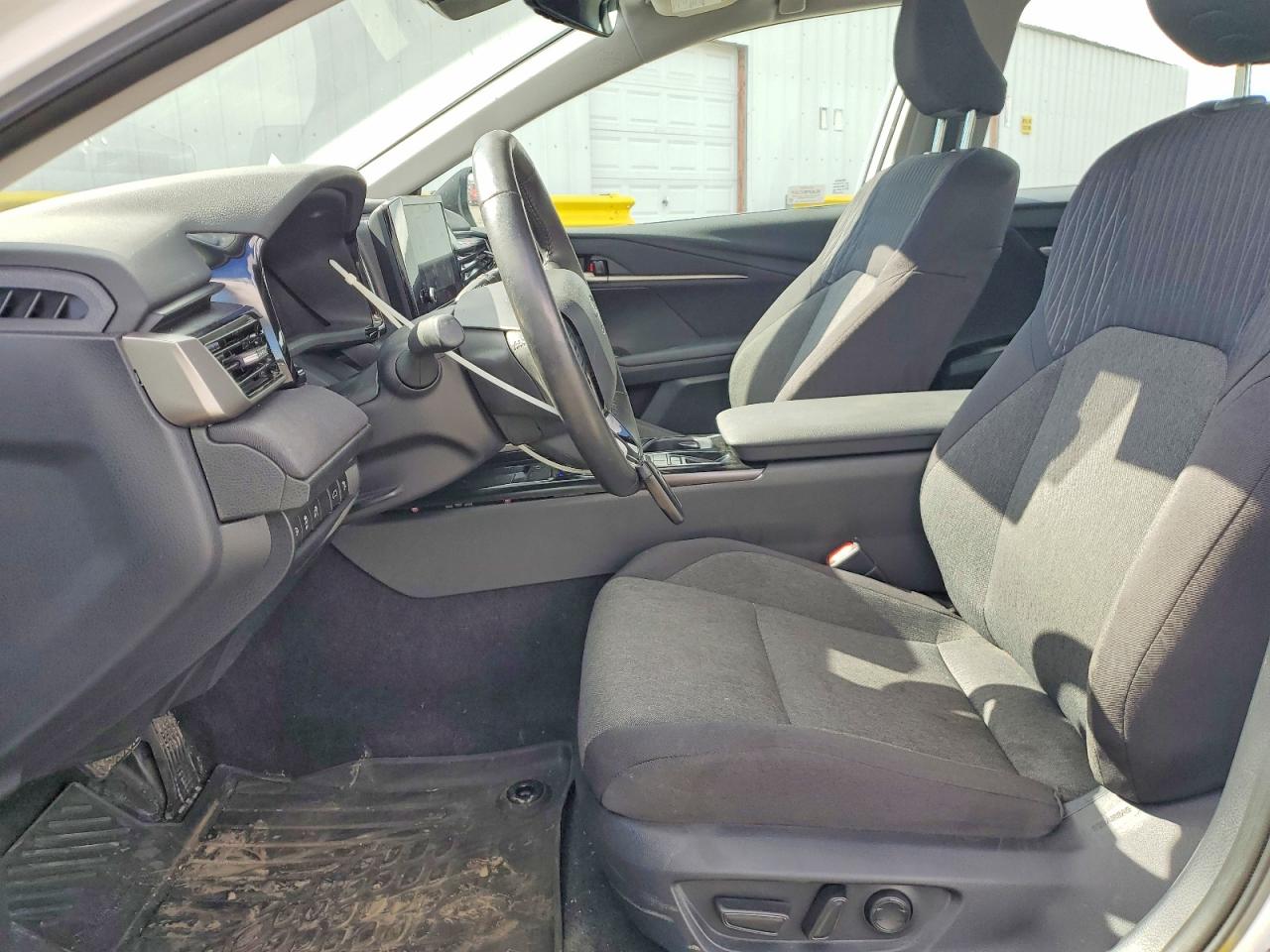 2025 TOYOTA CAMRY LE photo 7