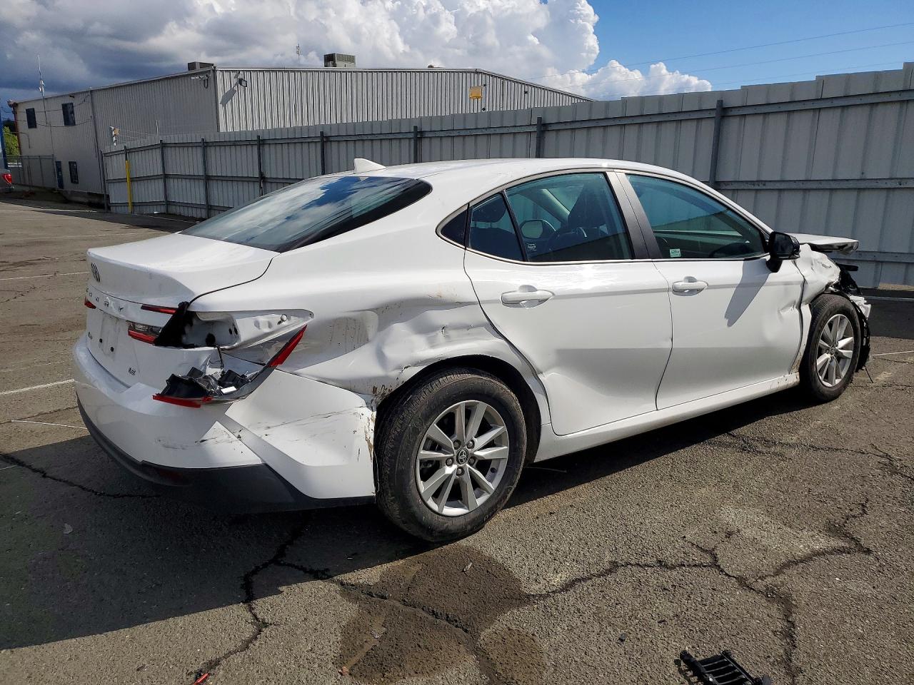 2025 TOYOTA CAMRY LE photo 3