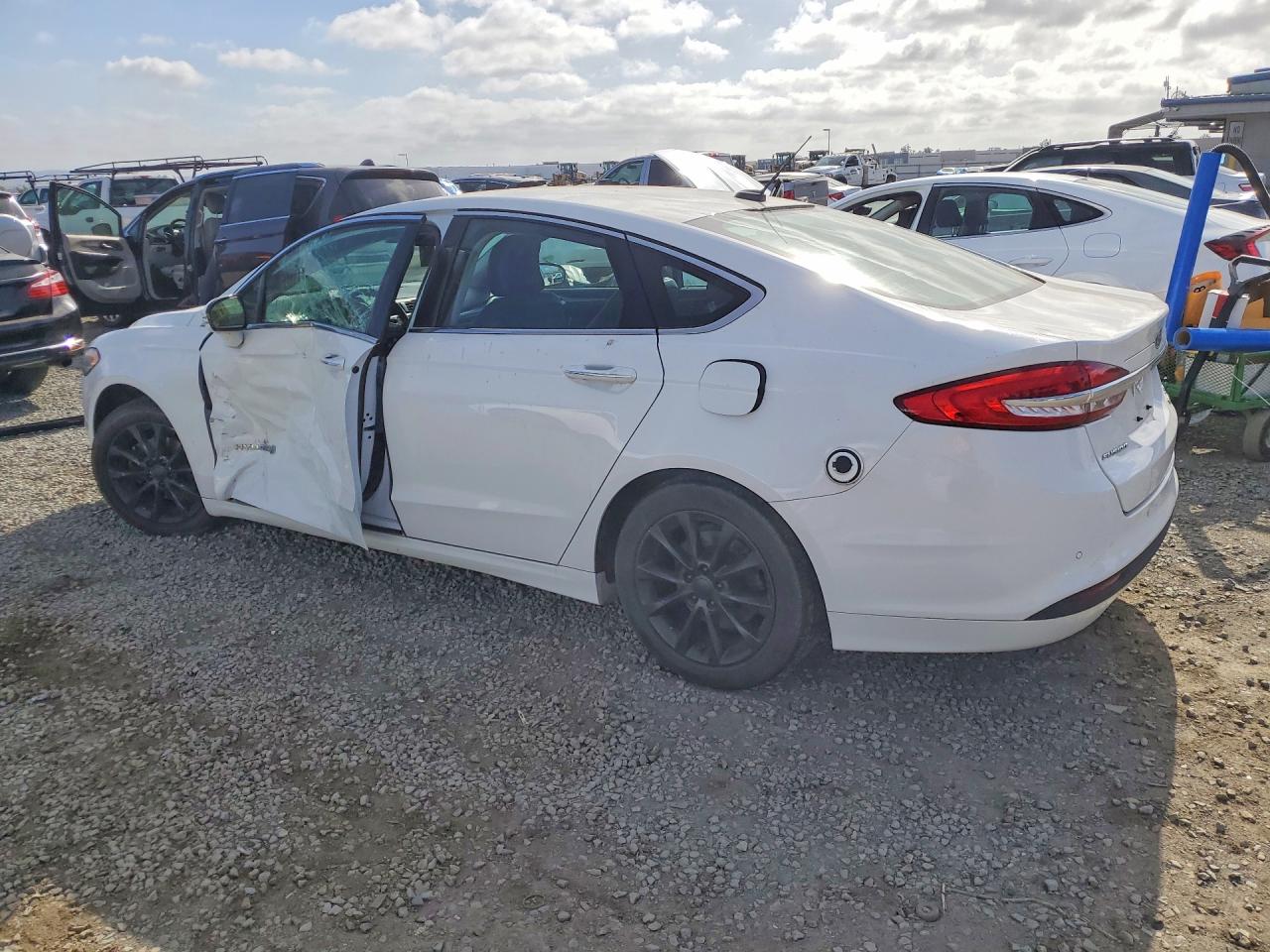 2017 FORD FUSION SE HYBRID photo 2