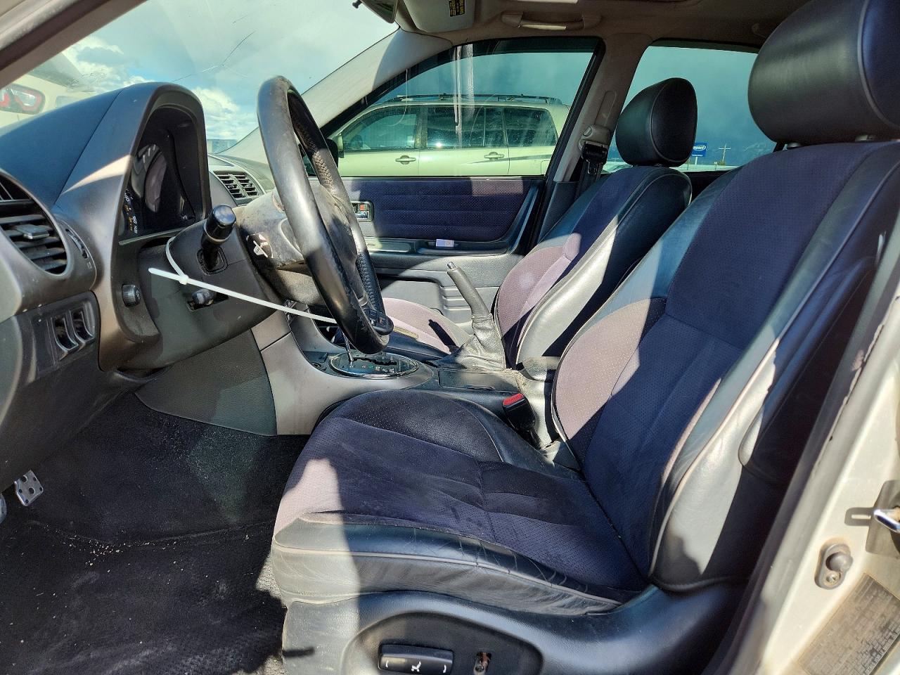 2001 LEXUS IS 300 photo 13