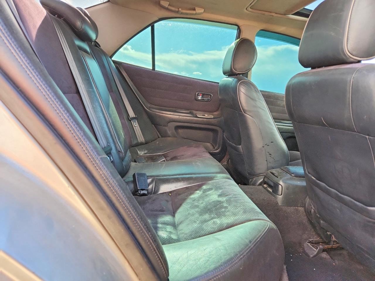 2001 LEXUS IS 300 photo 19