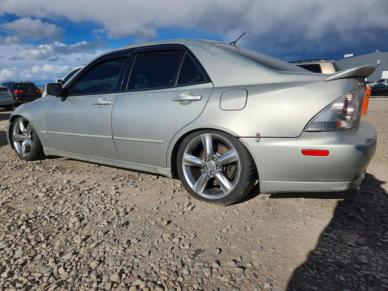 2001 LEXUS IS 300 photo 3