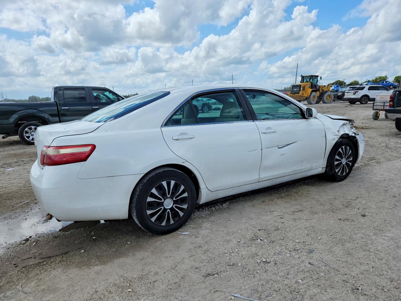 2009 TOYOTA CAMRY LE photo 5