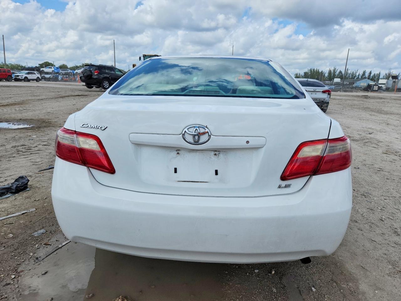 2009 TOYOTA CAMRY LE photo 11