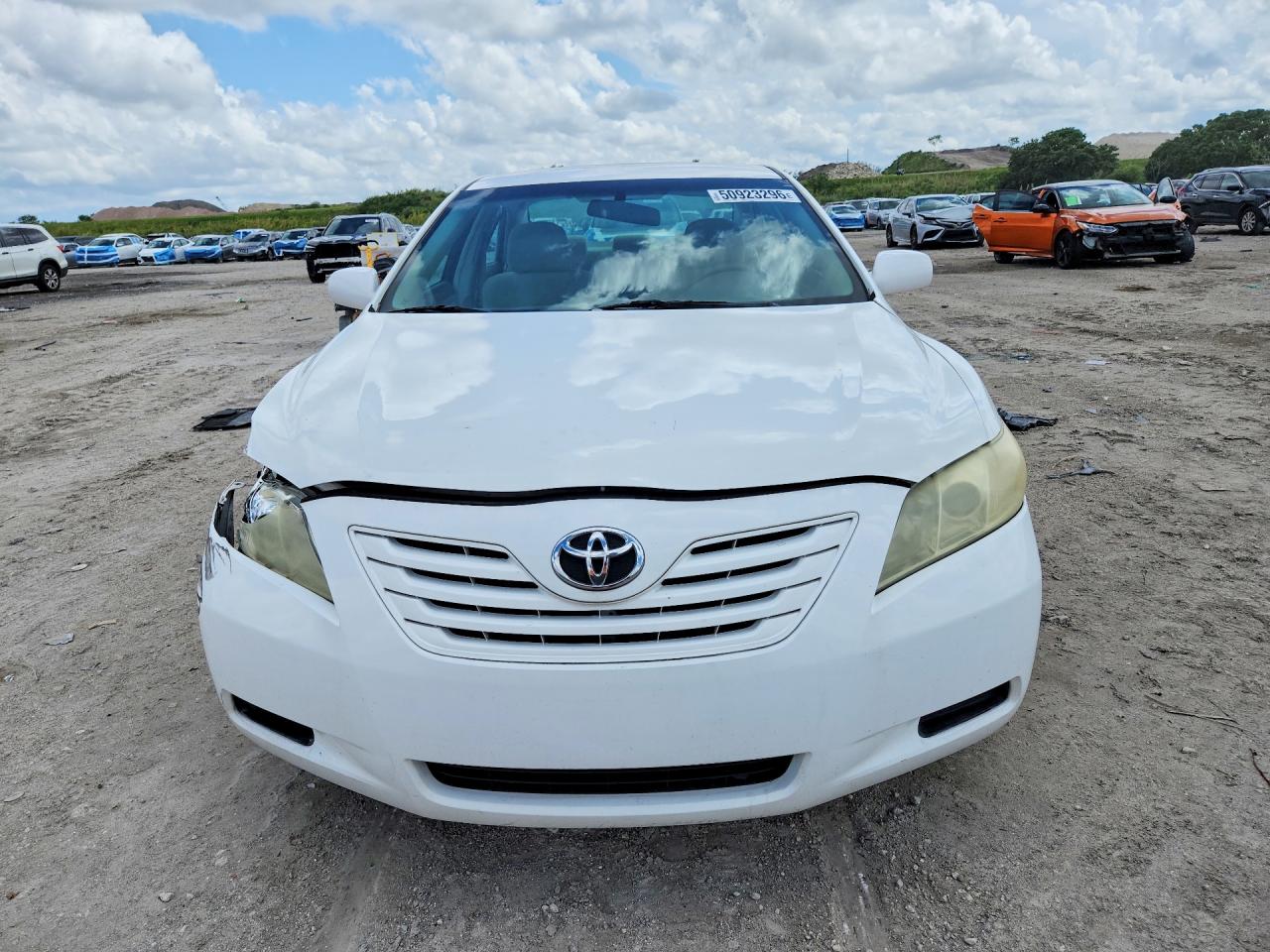 2009 TOYOTA CAMRY LE photo 9