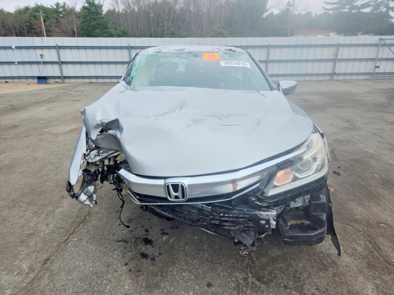 2017 HONDA ACCORD LX photo 9
