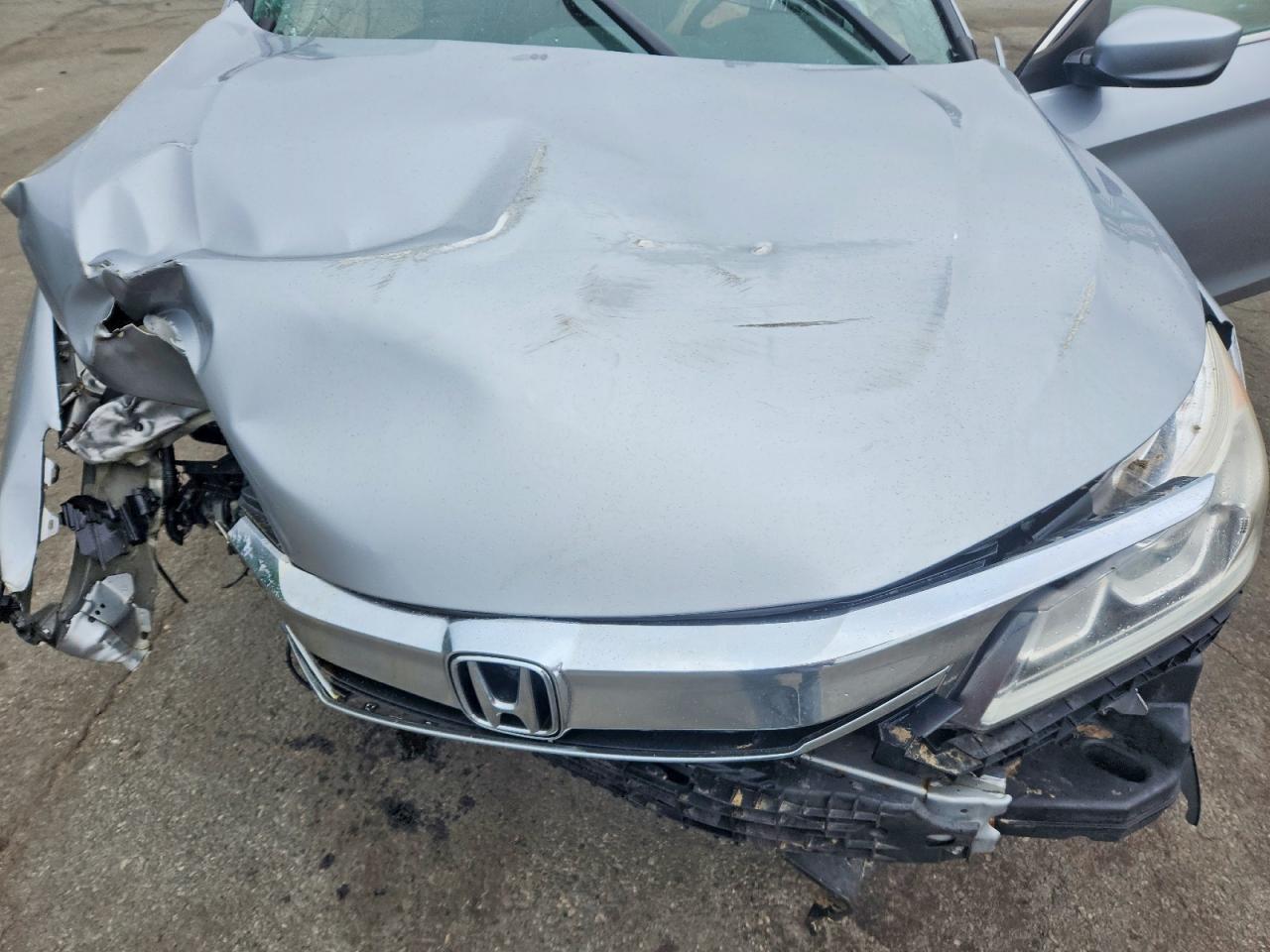 2017 HONDA ACCORD LX photo 21