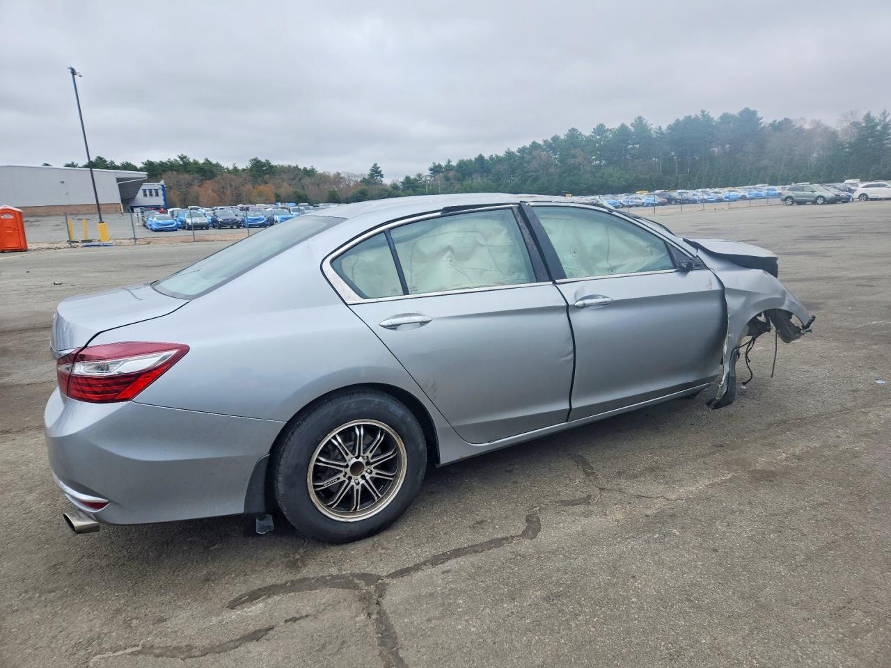 2017 HONDA ACCORD LX photo 5