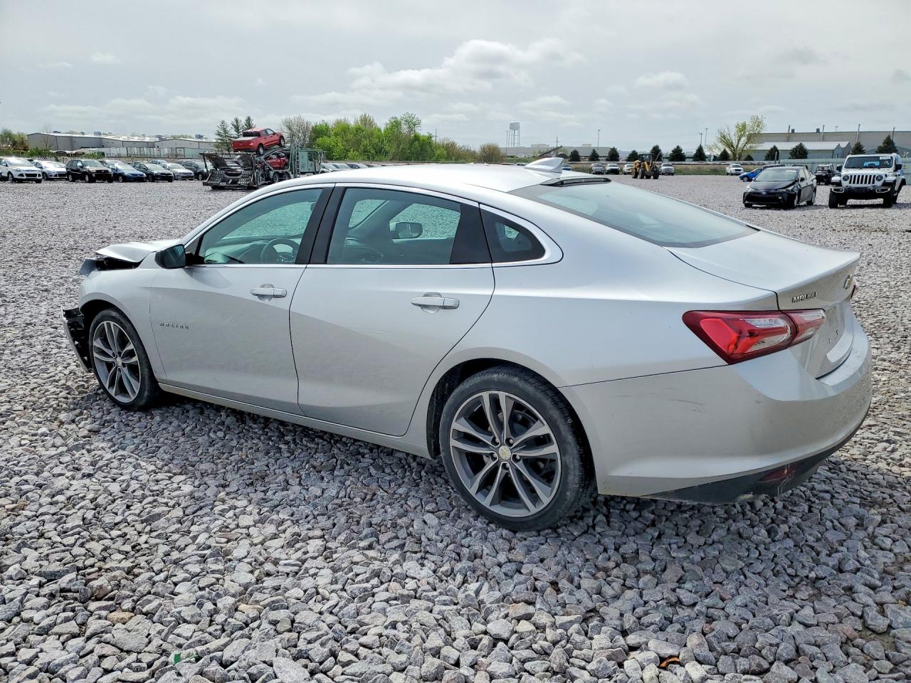 2022 CHEVROLET MALIBU LT photo 4