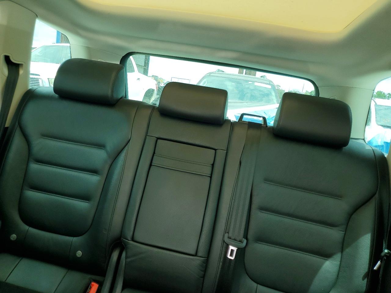 2017 VOLKSWAGEN TOUAREG EXECUTIVE photo 19