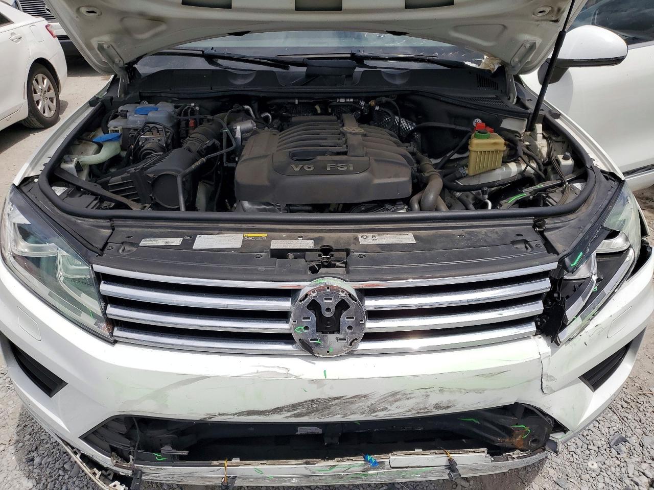 2017 VOLKSWAGEN TOUAREG EXECUTIVE photo 23
