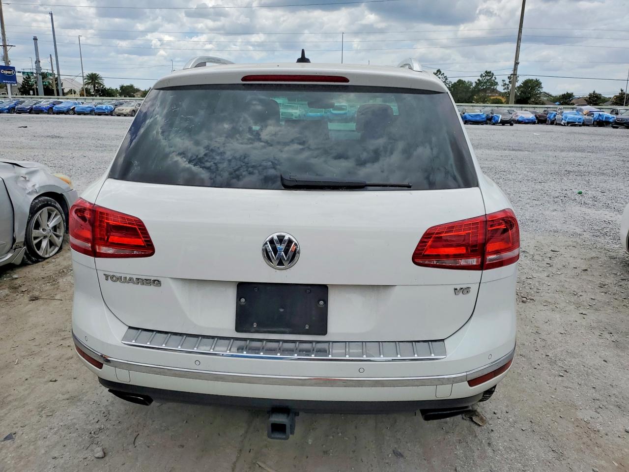 2017 VOLKSWAGEN TOUAREG EXECUTIVE photo 11