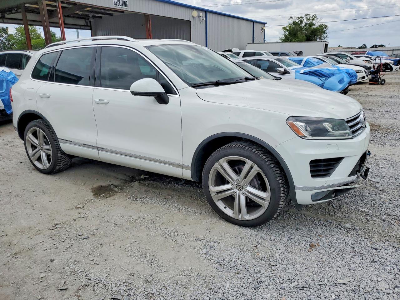 2017 VOLKSWAGEN TOUAREG EXECUTIVE photo 7