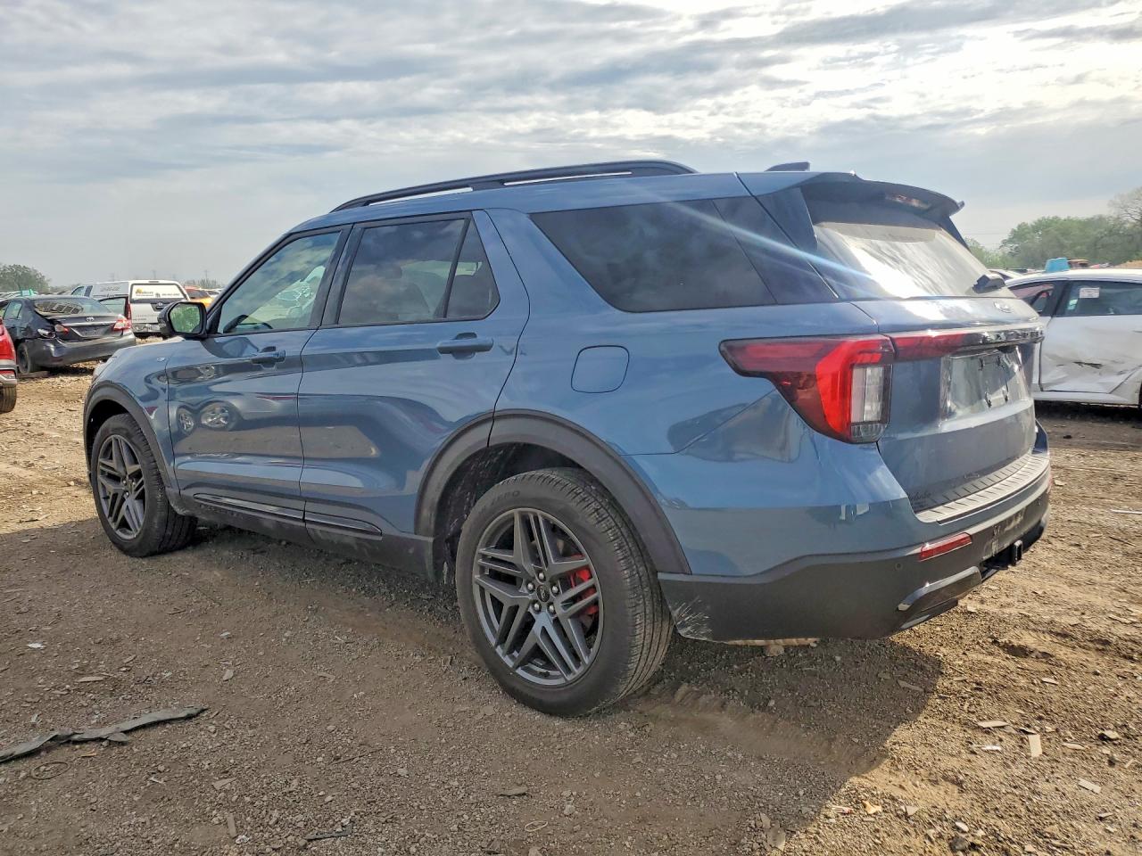 2025 FORD EXPLORER ST-LINE photo 4