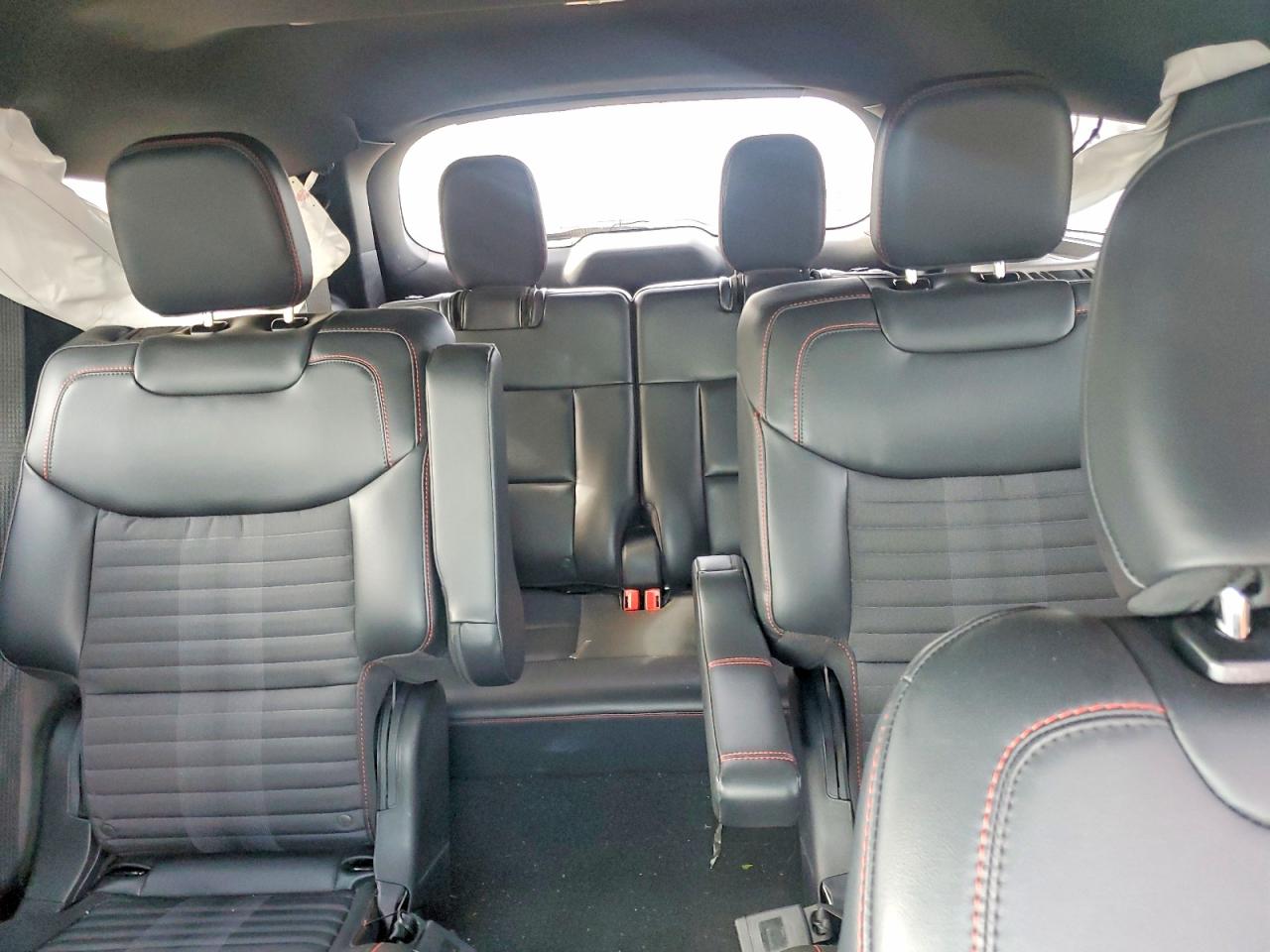 2025 FORD EXPLORER ST-LINE photo 28