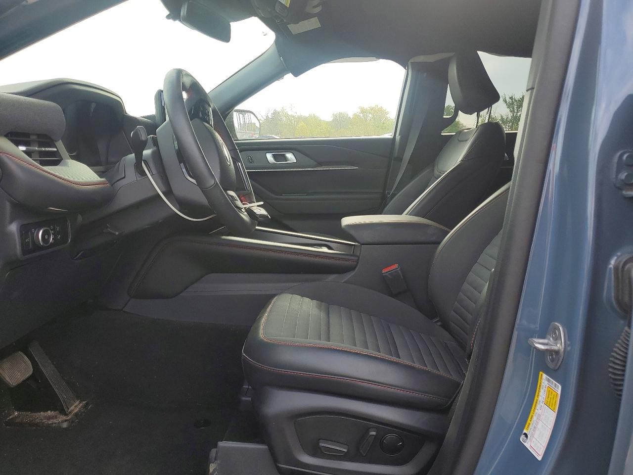 2025 FORD EXPLORER ST-LINE photo 19