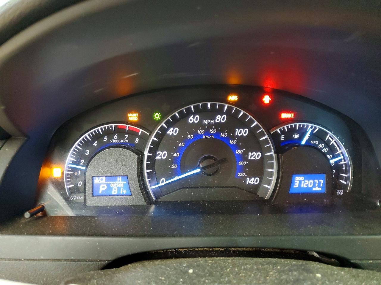 2014 TOYOTA CAMRY XLE photo 17